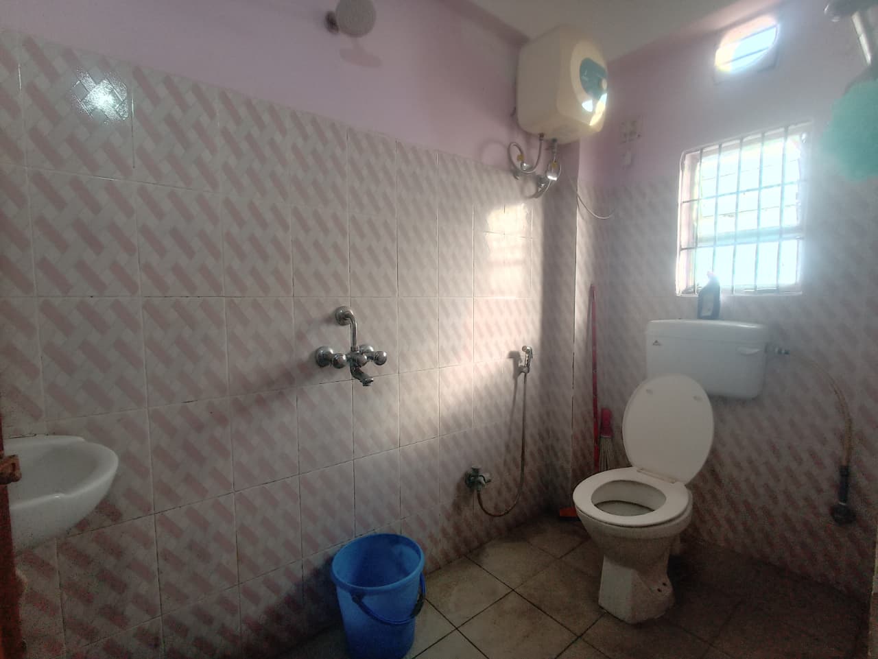 Fully Furnished 3bhk in Kahilipara, Guwahati, Assam, India for Rent